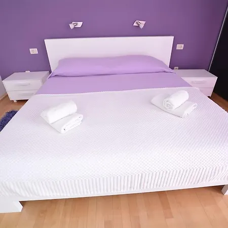 Ambassador Apartman *