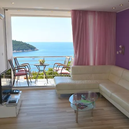 Ambassador Apartment *